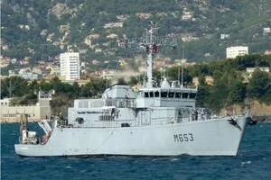 В акваторию Черного моря вошел французский минный корабль: фото