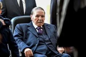 82-летний президент Алжира подал в отставку