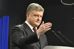 Порошенко назвал легкомысленным предложение Зеленского взять Тимошенко модератором дебатов