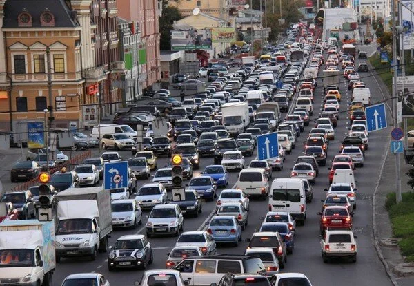 Движение в Киеве почти остановилось из-за дождя и массовых ДТП: карта
