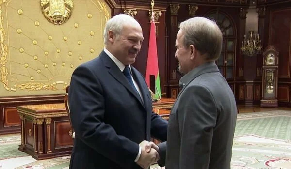 После встречи с Медведчуком Лукашенко предложил помощь в урегулировании конфликта на Донбассе