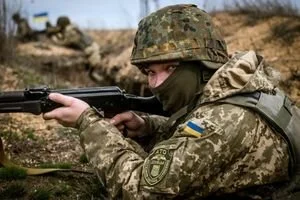 Стало известно, сколько бойцов находятся сегодня на передовой на Донбассе