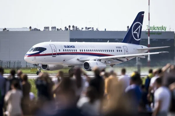Произошло еще одно ЧП с лайнером SSJ-100 в Шереметьеве: эвакуированы десятки пассажиров