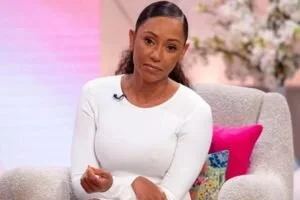СМИ: Звезда Spice Girls накануне большого тура ослепла на оба глаза