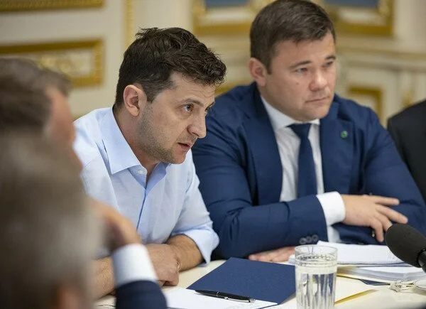 На Зеленского могут подать в суд из-за назначения Богдана на должность главы АП