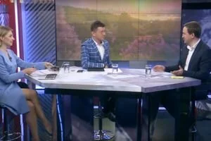 "Утро на NEWSONE": главная задача Гройсмана — сбежать на выборы (30.05)