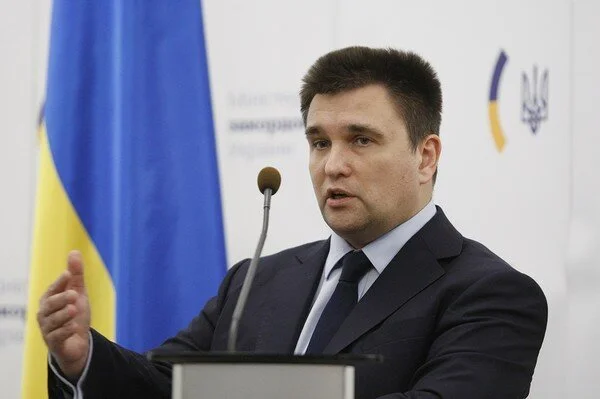 Климкин заявил, что России придется сесть за стол переговоров по Крыму