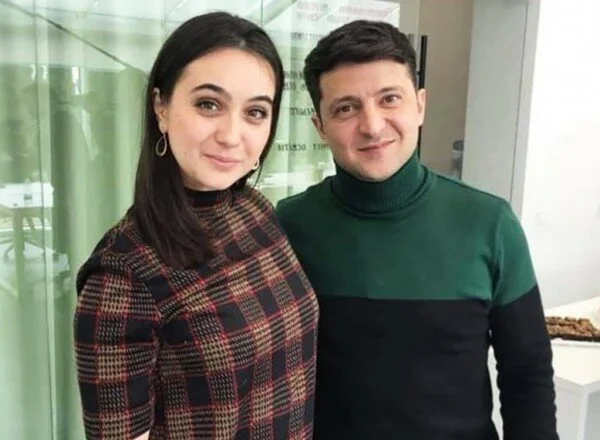Стало известно, сколько зарабатывает пресс-секретарь президента Мендель