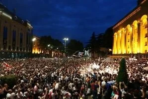 Массовые протесты в Грузии: журналистка потеряла глаз из-за огнестрельного ранения
