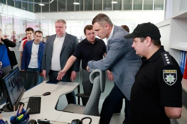 Кличко презентовал первый открытый офис полиции в столичном метро
