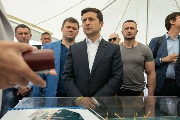 "Не расслабляйтесь": Зеленский прокомментировал возможность проведения досрочных местных выборов
