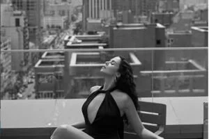 Настя Каменских поделилась откровенными фото со съемок для модного журнала