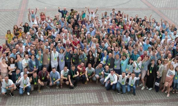 "Мы - другие": в Слуге народа рассказали, зачем разделили фракцию на 15 групп
