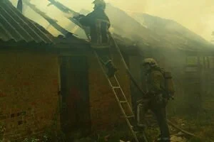 В пожаре под Полтавой погиб маленький ребенок: фото с места пожара