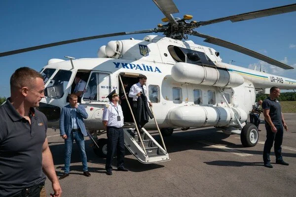 Янтарные схемы: в сети появились фото инспекции Зеленского в Житомирской области