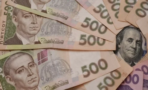 Стало известно, когда вырастет минимальная зарплата в Украине