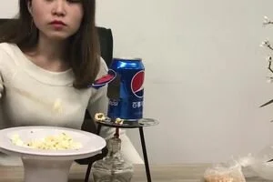 В Китае 14-летняя девушка погибла во время приготовления попкорна по рецепту блогера