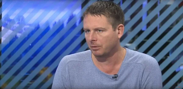 "Утро на NEWSONE": если Зеленский покинет президентство, то "Слуга народа" "проживет" максимум полгода (11.10)