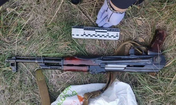 В Днепропетровской области у водителя грузовика изъяли сумку с оружием