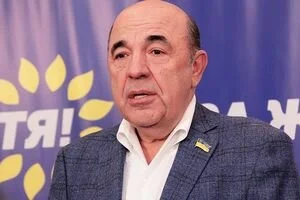 Рабинович об открытии рынка земли: На глазах у всех сегодня была продана Украина
