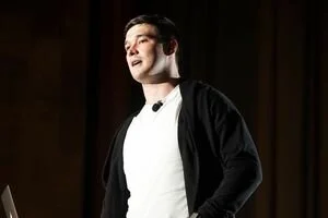 В Минцифры объявили конкурс на поиск лица для электронных водительских прав: как в нем поучаствовать