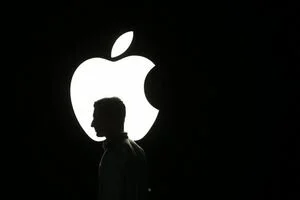 Посольство Украины пожаловалось Госдепу США на Apple