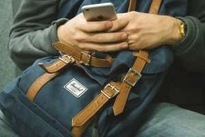 В Борисполе у украинца из штанов достали 26 контрабандных iPhone: фото и видео