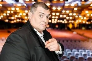 Нардеп Юзик джипом перекрыл дорогу спасателям к сгоревшему колледжу в Одессе: видео