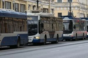 В Киеве троллейбус протащил бабушку по асфальту: пенсионерка получила переломы ключицы и бедра