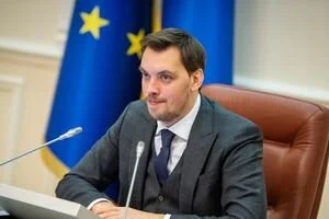 Эвакуация украинцев: Гончарук на фоне протестов улетел в Новые Санжары