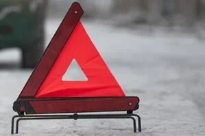 В Днепре BMW на скорости влетела в колонну военных: видео момента ДТП