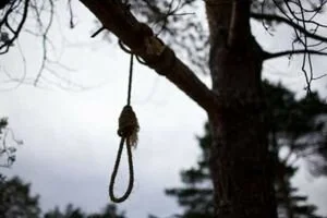 В Днепре во дворе домов нашли повешенного мужчину