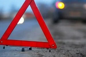Тройное ДТП: в Днепре легковушка столкнулась с двумя фурами