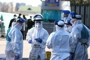Зараженных больше 300: в Украине за сутки подтвердили почти сотню случаев COVID-19