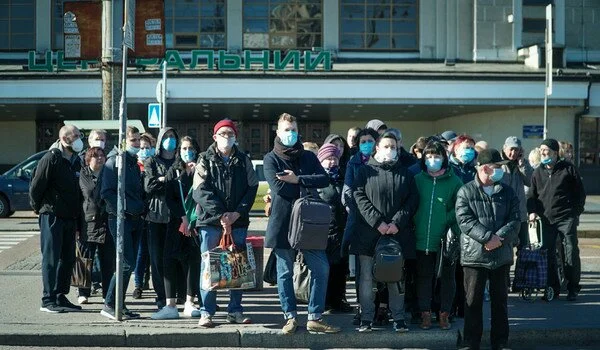 Маски на улицах и запрет прогулок: в Украине ужесточат карантин из-за эпидемии COVID-19