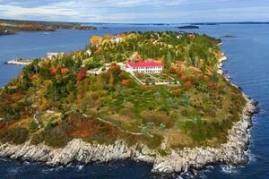 Президент UFC планирует провести турнир UFC 249 на частном острове