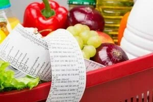 В Киеве торговые сети снизили стоимость некоторых продуктов, убрав полностью наценку