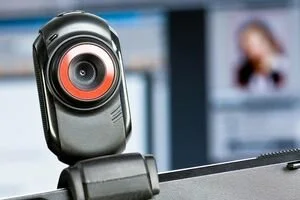 Уже в апреле украинцы смогут открывать счета в банках по видеосвязи