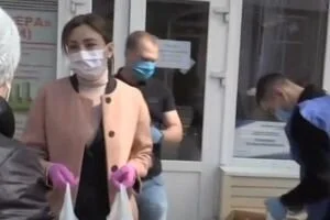 При поддержке благотворительных фондов Вадима Рабиновича и Татьяны Плачковой одесситы получили гуманитарную помощь и подарки