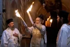 В Иерусалиме сошел Благодатный огонь: видео церемонии