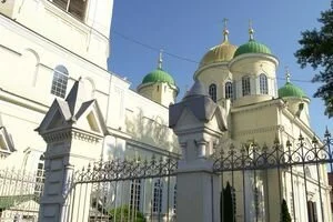 В Днепре полиция открыла дело из-за толпы людей в соборе