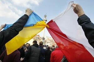 Польша продлила легальное пребывание в стране украинцев с биометрикой 