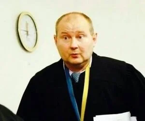 В Молдове задержали судью Чауса, закопавшего взятку в стеклянной банке