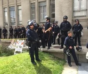 Сторонники и противники Трампа устроили побоище в Калифорнии: более 20 задержанных