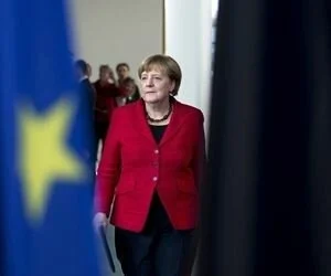 Меркель предложила двойную стратегию отношений с РФ