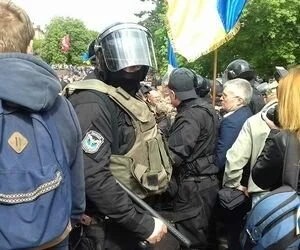 Столкновения в Днепре на 9 мая: полетели первые головы
