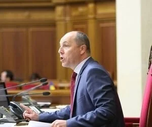 Парубий назвал георгиевскую ленту символом "пятой колонны"