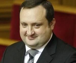 Интерпол вслед за Януковичем снял с розыска Арбузова