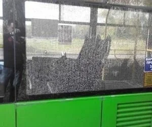 В Харькове неизвестные обстреляли троллейбус из пневмата