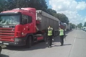 В Киевской области пытались выгрузить 60 тонн львовских отходов
